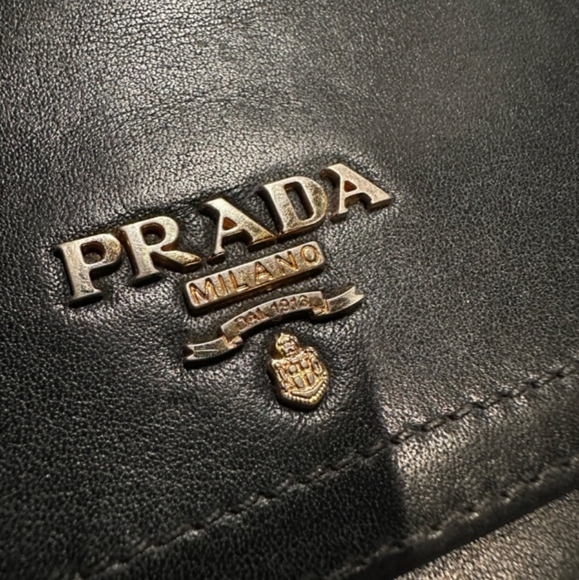 EUC! Gorgeous Prada Leather Wallet - Picture 8 of 15